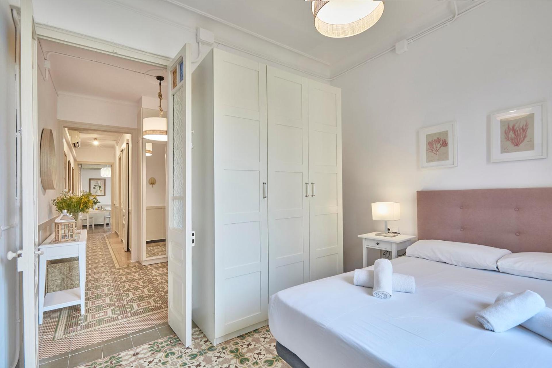Bbarcelona Sagrada Familia Garden Apartment Bagian luar foto