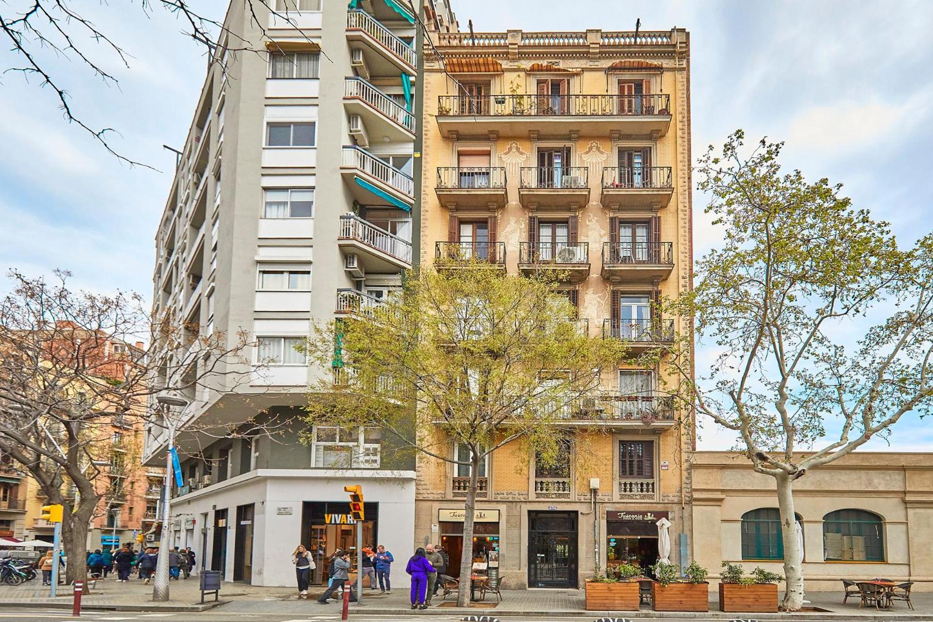 Bbarcelona Sagrada Familia Garden Apartment Bagian luar foto