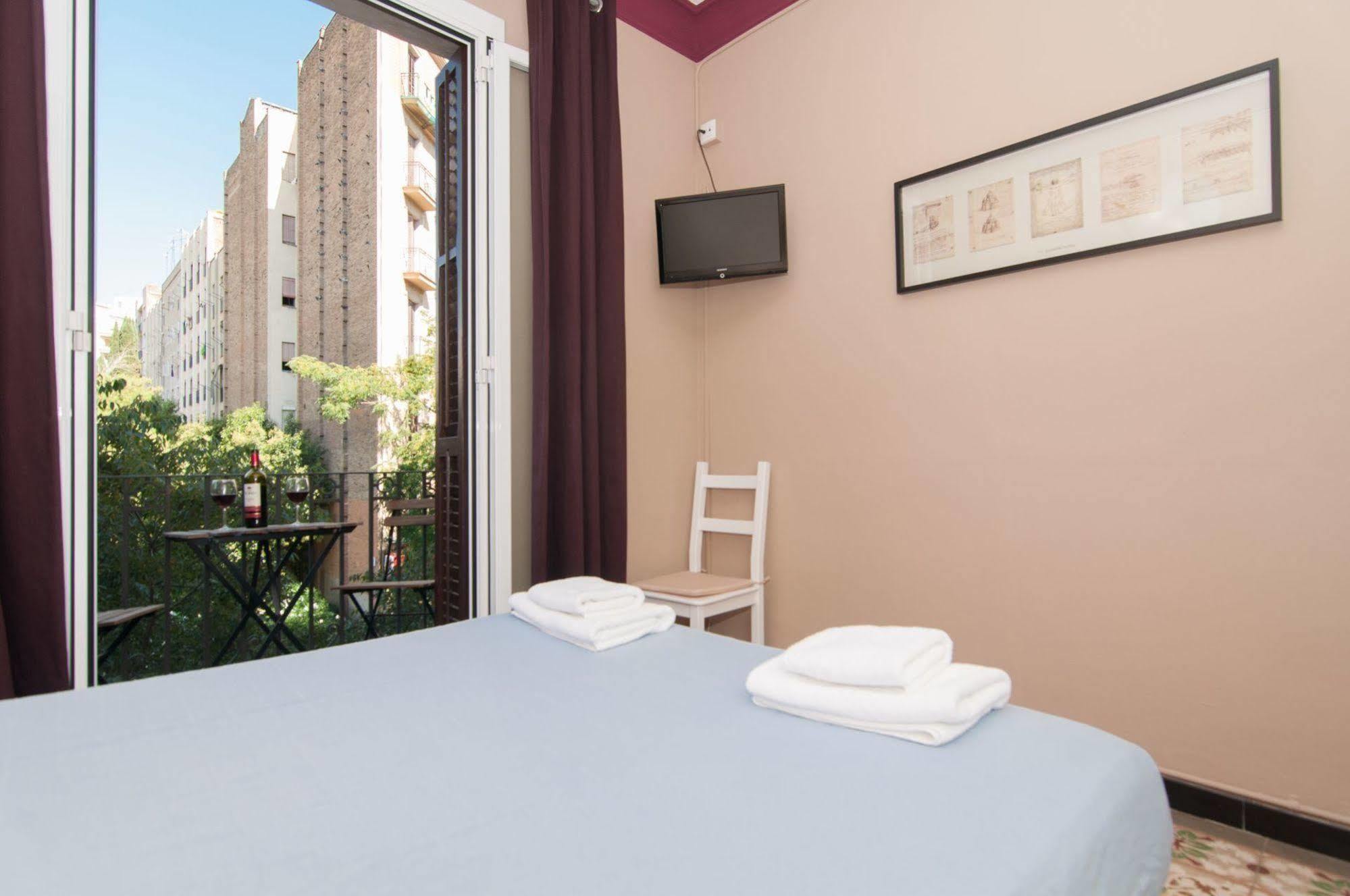 Bbarcelona Sagrada Familia Garden Apartment Bagian luar foto