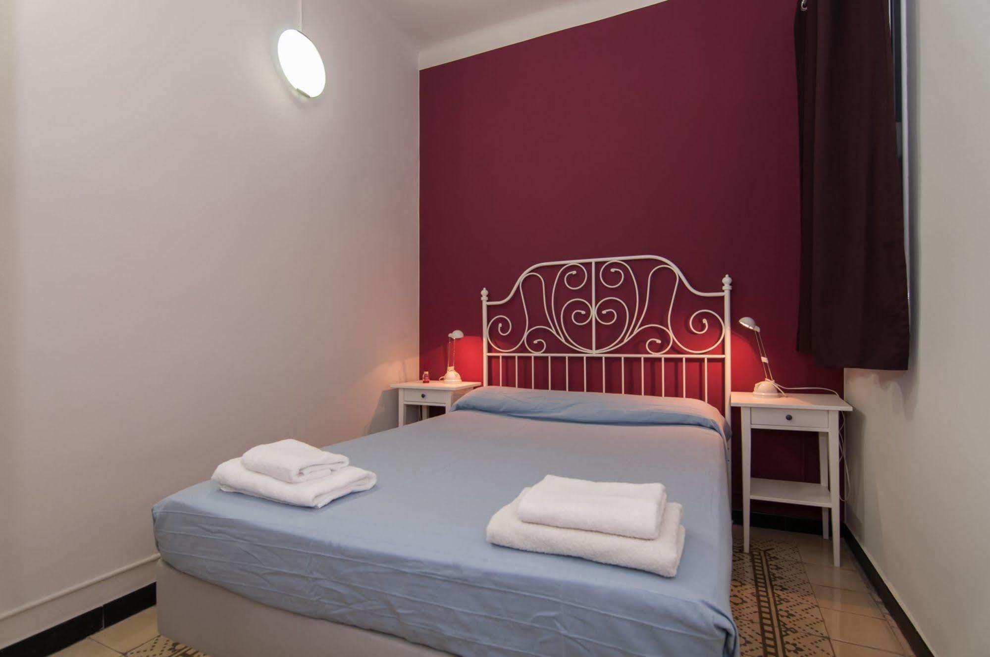 Bbarcelona Sagrada Familia Garden Apartment Bagian luar foto